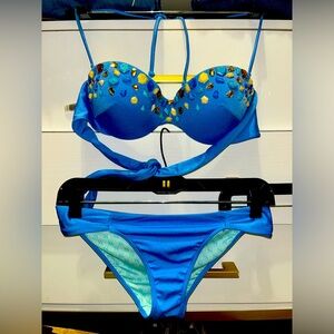 Beautiful blue and white bikini with stones. Med top and small bottoms